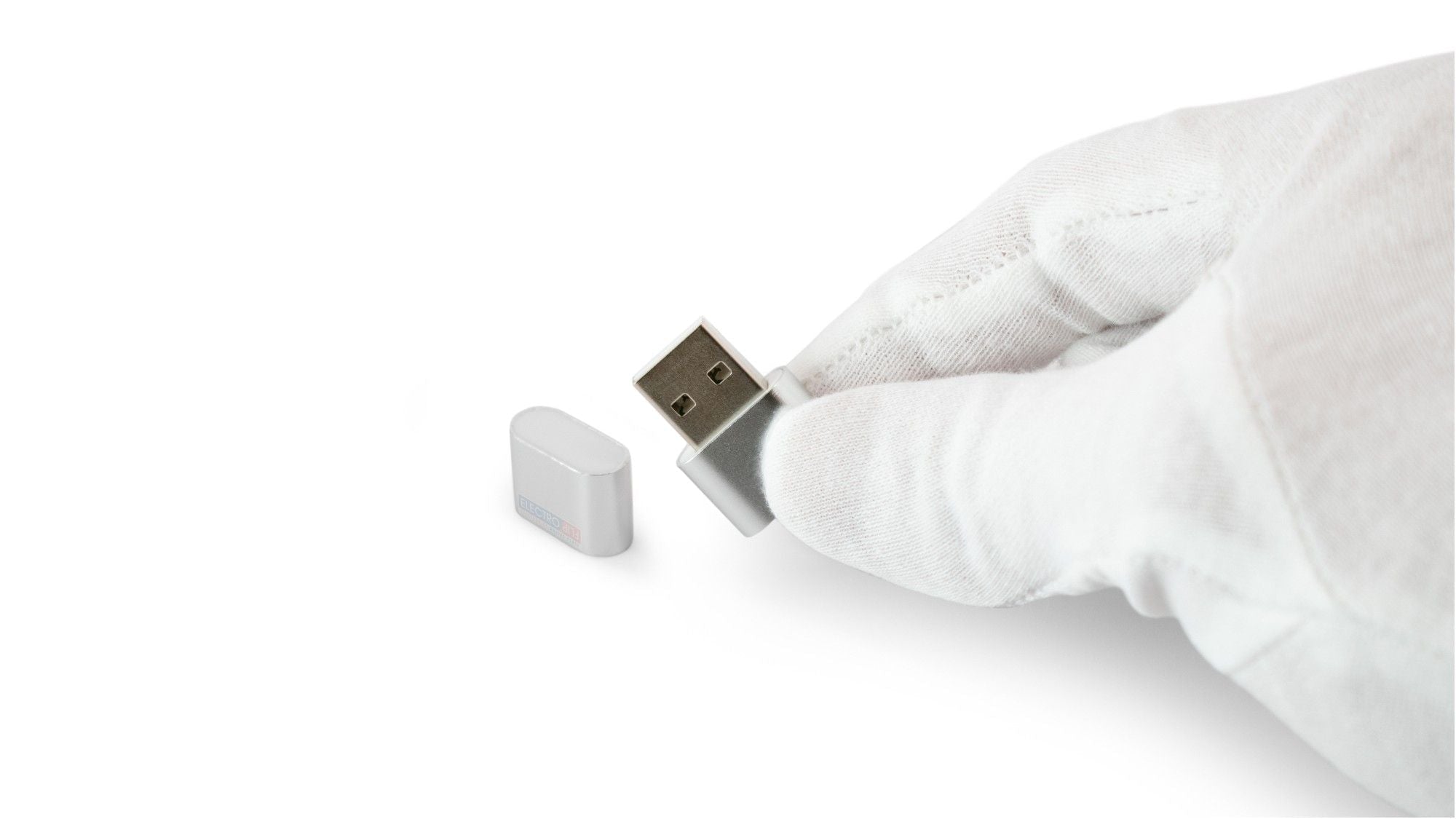 Trusty Metal Memory Card Reader for Swift Data Transfer works on PC - PowerPort Electronics